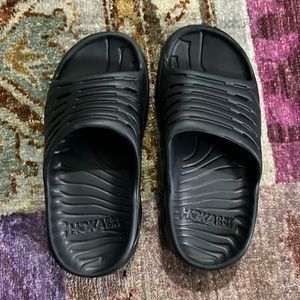 Hoka one one black slide on